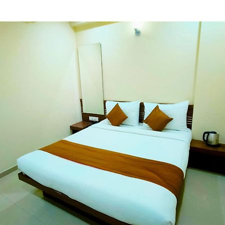 Sai Srushti By Neem Square Hotel Ширди Екстериор снимка