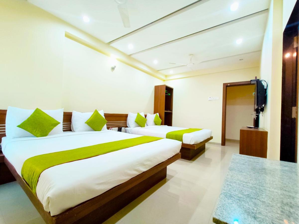 Sai Srushti By Neem Square Hotel Ширди Екстериор снимка