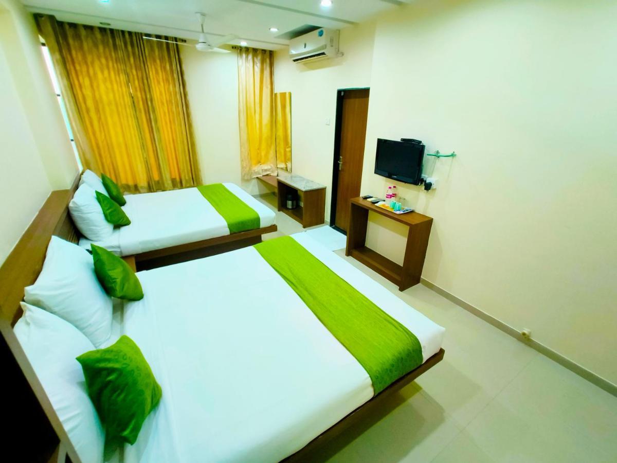 Sai Srushti By Neem Square Hotel Ширди Екстериор снимка