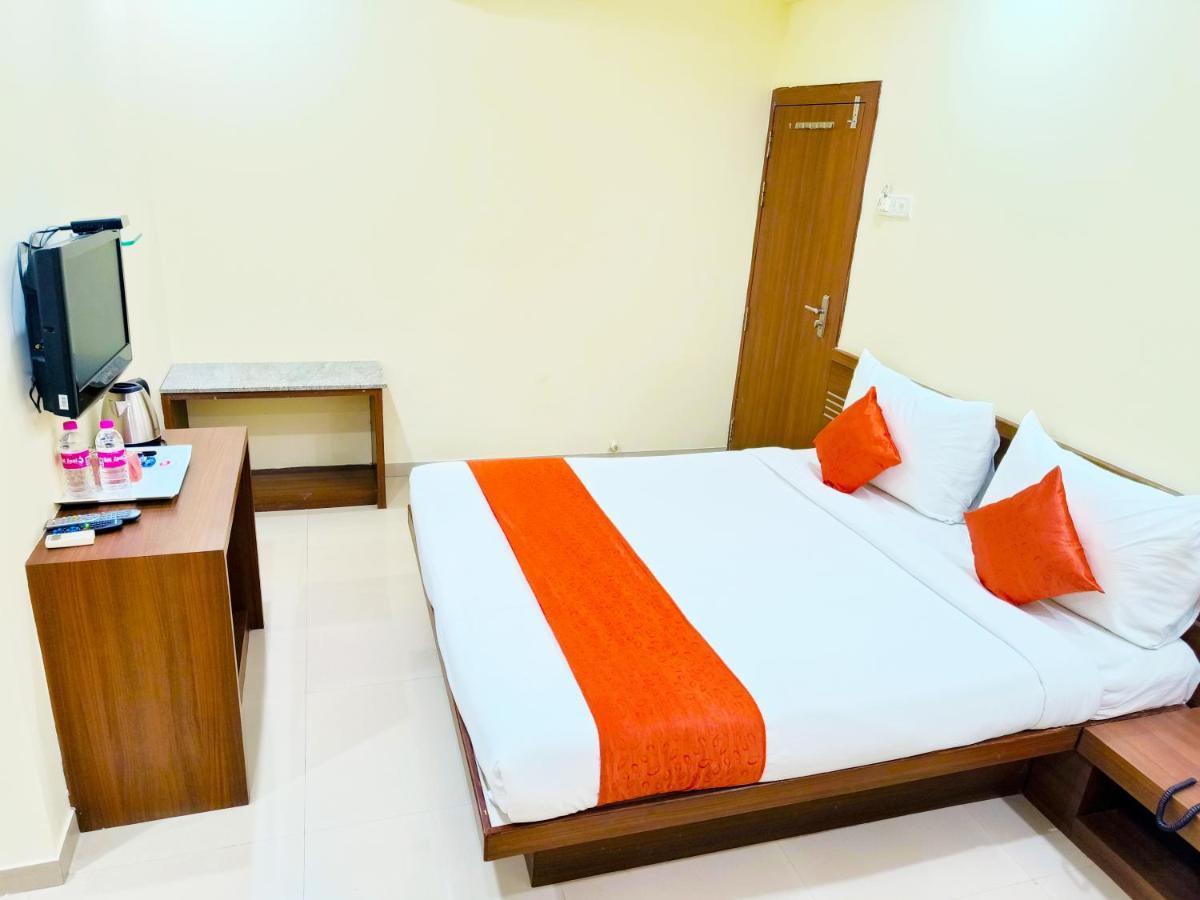 Sai Srushti By Neem Square Hotel Ширди Екстериор снимка